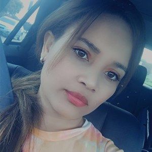 Meet your Posher, Deyanira